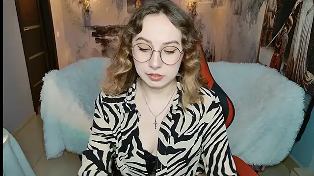 JasmineMilko online show from March 19, 2026, 5:11 am