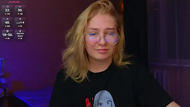 Snapshot of Catherine_River chatting on October 1, 2025, 10:49 pm Catherine River online show from October 1, 2025, 10:49 pm