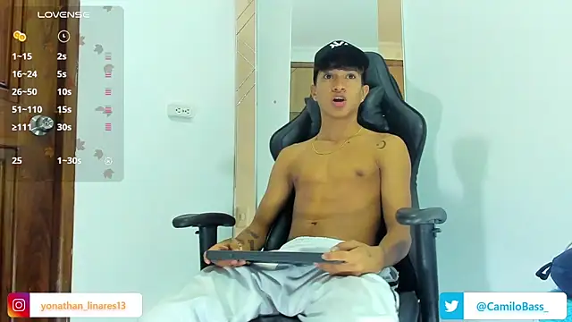Snapshot of _CamiloBass chatting on December 19, 2024, 1:39 am CamiloBass online show from December 19, 2024, 1:39 am