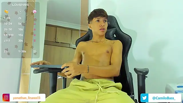 Snapshot of _CamiloBass chatting on December 24, 2024, 1:59 am CamiloBass online show from December 24, 2024, 1:59 am