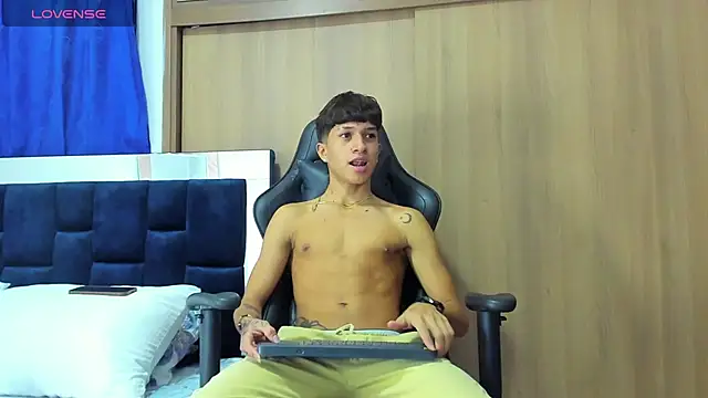 Snapshot of _CamiloBass chatting on January 28, 2025, 1:39 am CamiloBass online show from January 28, 2025, 1:39 am