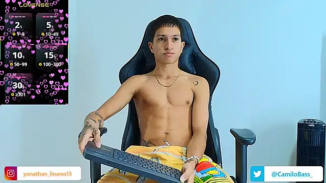 Snapshot of _CamiloBass chatting on October 13, 2025, 7:47 pm CamiloBass online show from October 13, 2025, 7:47 pm