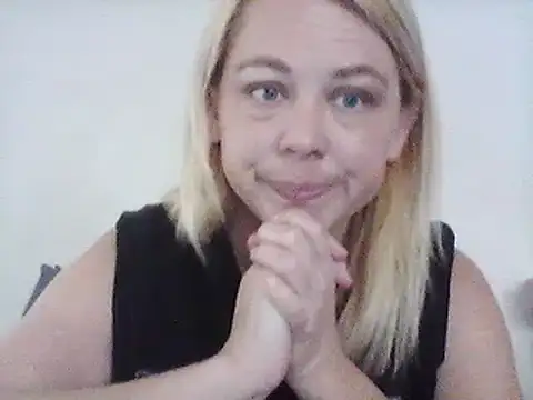 Snapshot of burrkitty chatting on December 9, 2024, 12:23 am burrkitty online show from December 9, 2024, 12:23 am