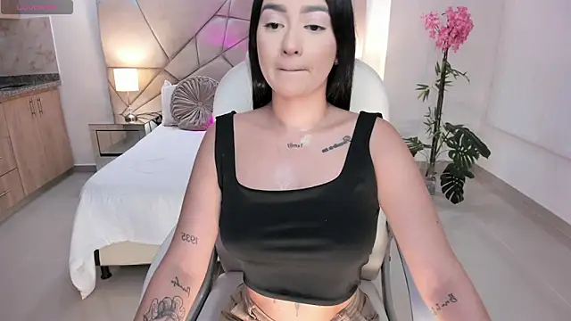 Snapshot of amelie_jhons chatting on December 17, 2025, 10:05 pm amelie jhons online show from December 17, 2025, 10:05 pm