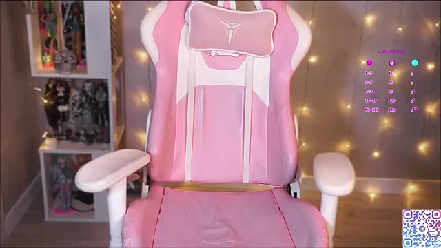 Snapshot of hikmurr chatting on November 3, 2025, 8:43 pm hikmurr online show from November 3, 2025, 8:43 pm