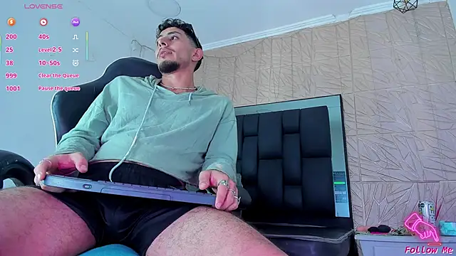 Piggy Eddy online show from October 14, 2025, 5:19 am