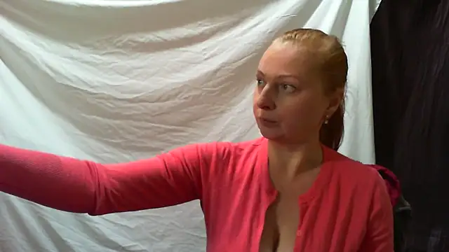 Redheadgreeneyed-maks online show from October 16, 2025, 12:39 pm