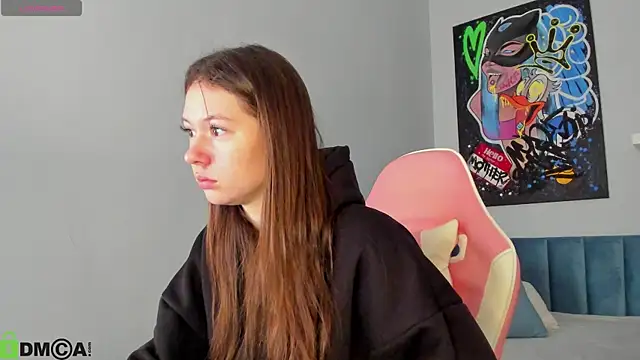 Nicole Charm online show from December 15, 2025, 12:04 am