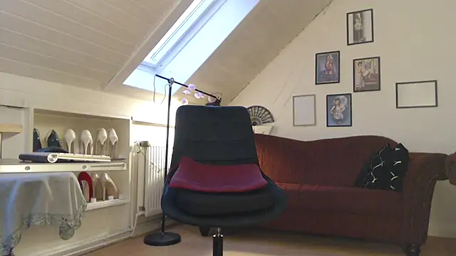 Snapshot of GinaBlonde chatting on January 18, 2025, 3:38 pm GinaBlonde online show from January 18, 2025, 3:38 pm