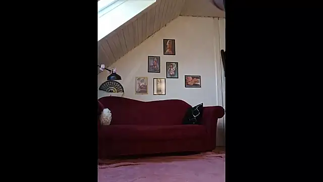 Snapshot of GinaBlonde chatting on March 6, 2025, 8:30 am GinaBlonde online show from March 6, 2025, 8:30 am