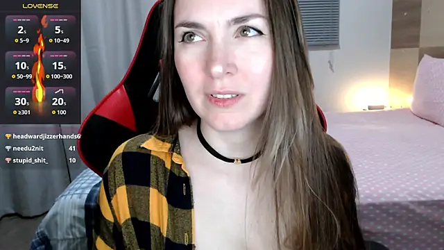 Snapshot of Naughty_Annn chatting on June 4, 2026, 1:33 am Naughty Annn online show from June 4, 2026, 1:33 am