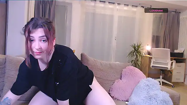 Caroline1995 online show from March 18, 2026, 6:00 pm