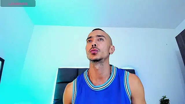 steven hott8 online show from November 16, 2025, 8:25 pm