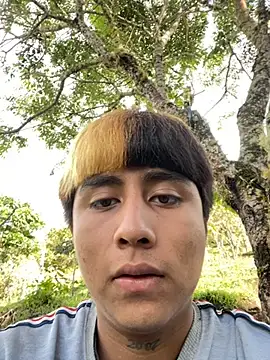 Snapshot of FlpGmz chatting on October 27, 2025, 9:08 pm FlpGmz online show from October 27, 2025, 9:08 pm