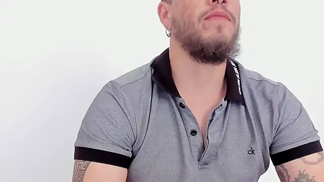 Snapshot of Beard_xox chatting on October 23, 2025, 8:07 pm Beard xox online show from October 23, 2025, 8:07 pm