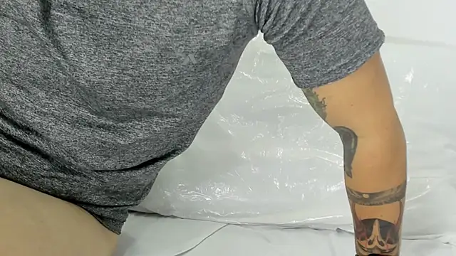 Snapshot of Beard_xox chatting on October 29, 2025, 11:17 pm Beard xox online show from October 29, 2025, 11:17 pm