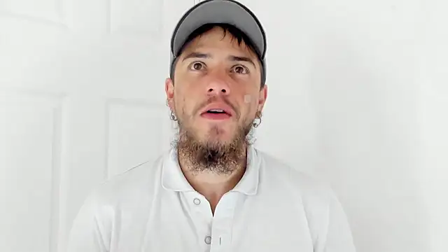 Snapshot of Beard_xox chatting on February 26, 2026, 10:31 pm Beard xox online show from February 26, 2026, 10:31 pm