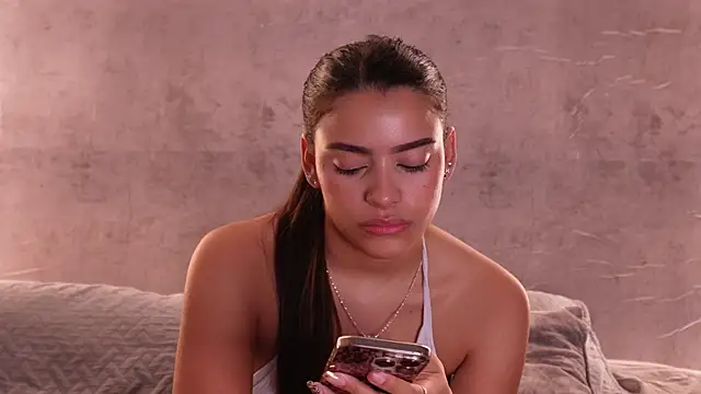 Nicky and Blake online show from December 3, 2025, 3:32 pm