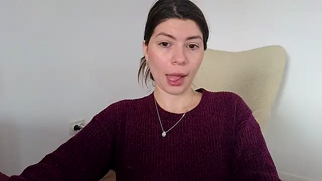 Snapshot of Jullyenn3 chatting on February 5, 2025, 1:11 pm Jullyenn3 online show from February 5, 2025, 1:11 pm