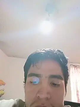 alecito241298 online show from May 27, 2026, 10:18 pm