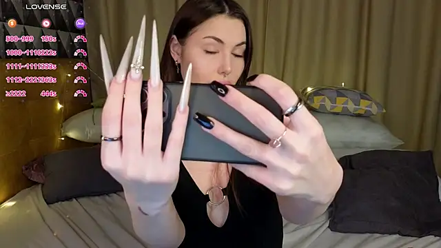 Mary Walker online show from November 9, 2025, 1:04 am