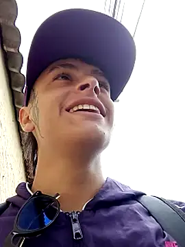 Snapshot of Cuervo_maniaco chatting on December 15, 2024, 5:42 pm Cuervo maniaco online show from December 15, 2024, 5:42 pm