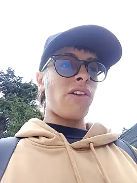 Snapshot of Cuervo_maniaco chatting on December 17, 2024, 6:31 pm Cuervo maniaco online show from December 17, 2024, 6:31 pm