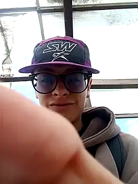 Snapshot of Cuervo_maniaco chatting on January 15, 2025, 4:21 pm Cuervo maniaco online show from January 15, 2025, 4:21 pm