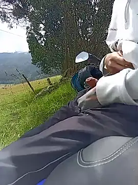 Snapshot of Cuervo_maniaco chatting on November 21, 2025, 4:16 pm Cuervo maniaco online show from November 21, 2025, 4:16 pm