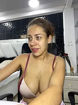 Snapshot of AnnbellaRosse chatting on March 12, 2025, 1:58 am AnnbellaRosse online show from March 12, 2025, 1:58 am