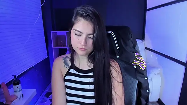 Snapshot of TifanyWhite_ chatting on February 23, 2025, 11:04 pm TifanyWhite online show from February 23, 2025, 11:04 pm