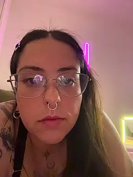 Mizztikaa online show from February 4, 2026, 5:41 pm