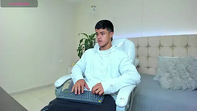 Rob saenz  online show from February 9, 2025, 3:22 am