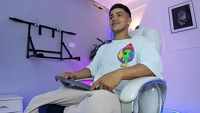 Rob saenz  online show from November 20, 2025, 1:33 pm