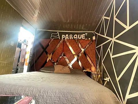 Snapshot of Candy_sexyy chatting on September 24, 2025, 6:22 pm Candy sexyy online show from September 24, 2025, 6:22 pm