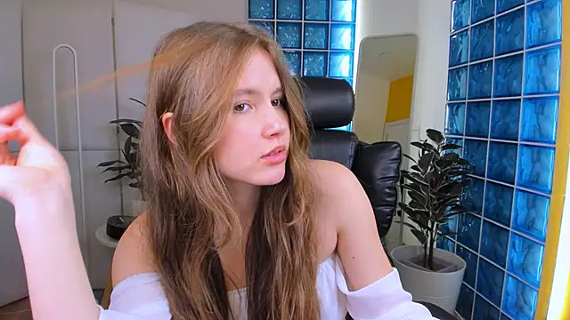 MaryannSoftt online show from January 31, 2025, 7:40 pm