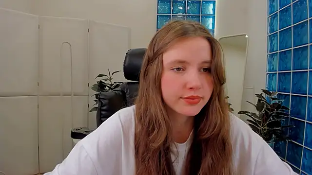 MaryannSoftt online show from March 12, 2025, 3:18 pm