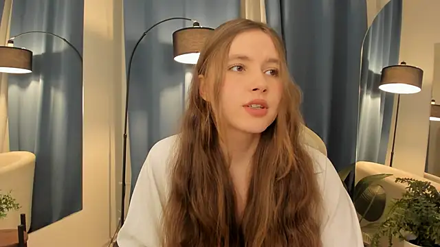 MaryannSoftt online show from December 4, 2025, 3:21 pm