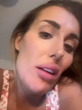 UKSYDNEYFOX online show from February 19, 2025, 9:47 pm