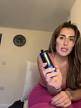 UKSYDNEYFOX online show from March 6, 2025, 5:43 pm