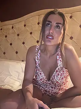 UKSYDNEYFOX online show from March 17, 2025, 5:38 pm