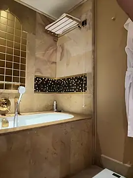 UKSYDNEYFOX online show from March 20, 2025, 6:53 pm