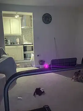 UKSYDNEYFOX online show from October 21, 2025, 6:14 am