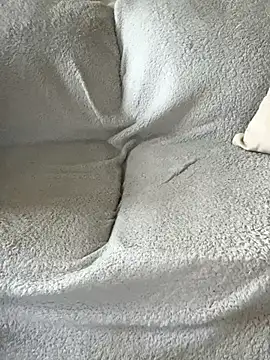 UKSYDNEYFOX online show from November 9, 2025, 2:04 pm