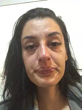 Snapshot of Catmila94 chatting on May 14, 2026, 2:40 am Catmila94 online show from May 14, 2026, 2:40 am