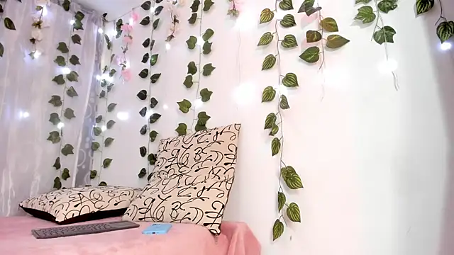 carolaine94 online show from March 22, 2025, 6:25 pm