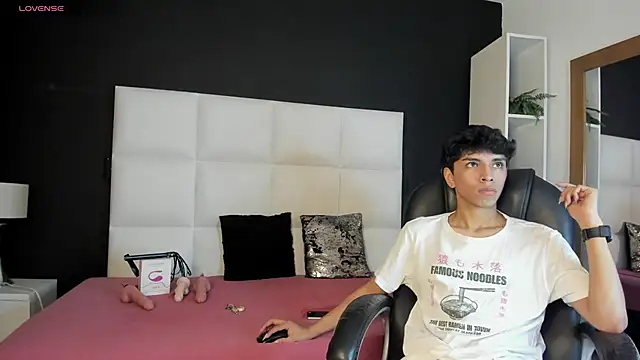 Snapshot of Santy_carrington chatting on December 4, 2024, 8:29 pm Santy carrington online show from December 4, 2024, 8:29 pm