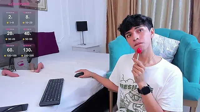 Snapshot of Santy_carrington chatting on December 11, 2024, 12:12 am Santy carrington online show from December 11, 2024, 12:12 am