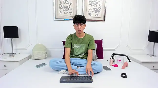 Snapshot of Santy_carrington chatting on January 3, 2025, 8:11 pm Santy carrington online show from January 3, 2025, 8:11 pm