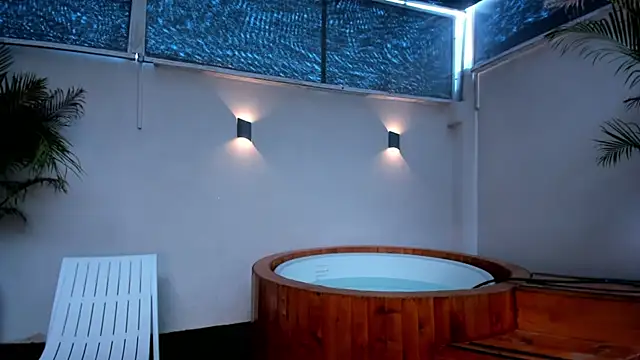 Snapshot of Ariella_Ruiz chatting on November 2, 2025, 2:08 pm Ariella Ruiz online show from November 2, 2025, 2:08 pm